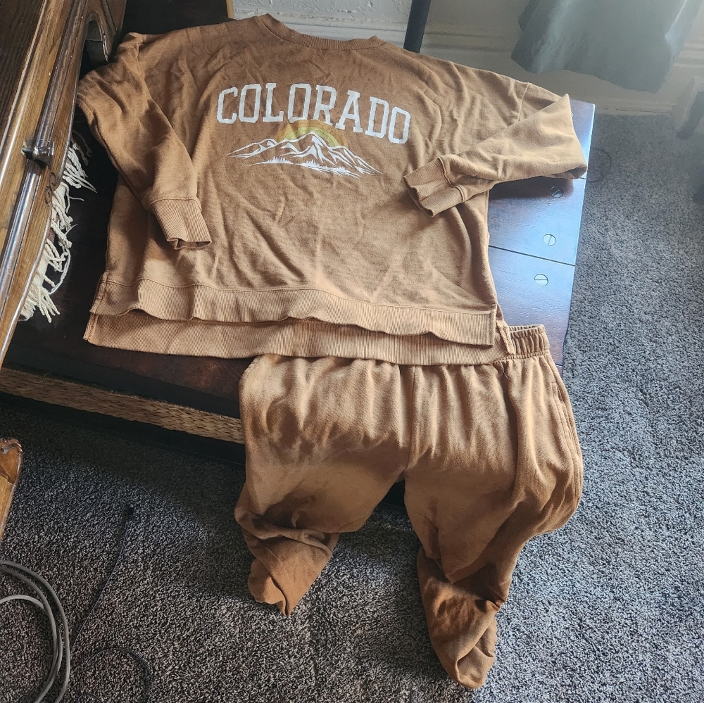 Colorado Sweatsuit - Picture 3 of 6